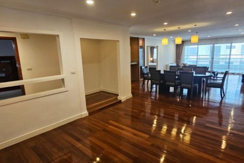 Condo à Watthana, Bangkok, Thaïlande, 3 chambres № 205310 - photo 3