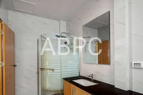 Casa de 4 dormitorios en Pattaya, Tailandia № 211657 - foto 16