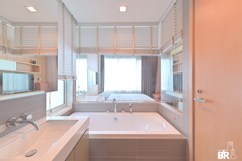 Condo in Bangkok, Thailand, 2 bedrooms  № 185091 - photo 10