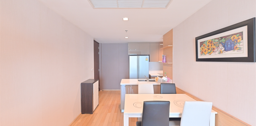 Condo in Bangkok, Thailand, 2 bedrooms  № 185091
