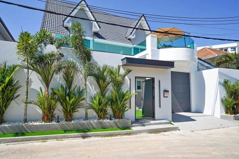 House in Pattaya, Thailand 5 bedrooms № 157717