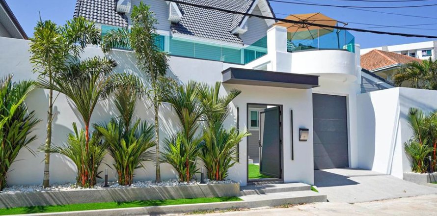 House in Pattaya, Thailand 5 bedrooms № 157717
