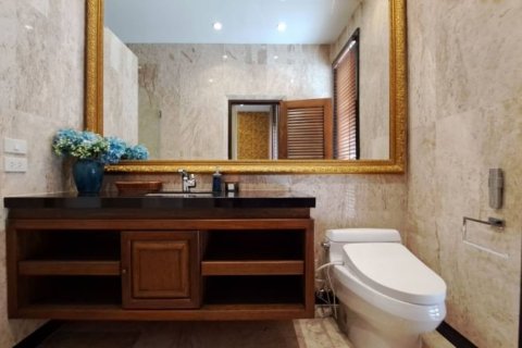 House in Pattaya, Thailand 5 bedrooms № 157715 - photo 5