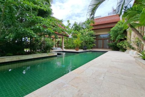 House in Pattaya, Thailand 5 bedrooms № 157715 - photo 12