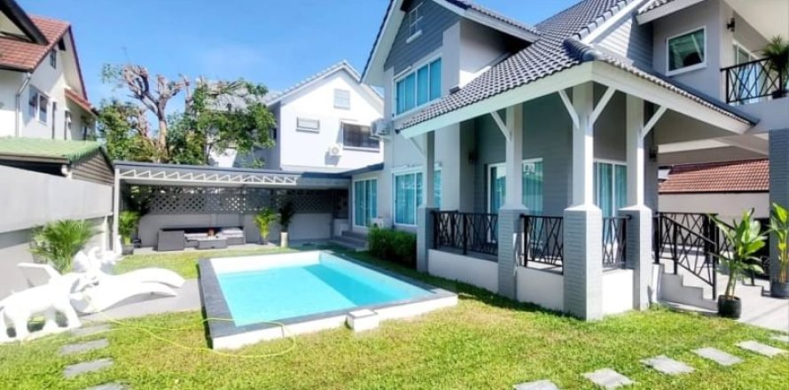 House in Pattaya, Thailand 5 bedrooms № 157716