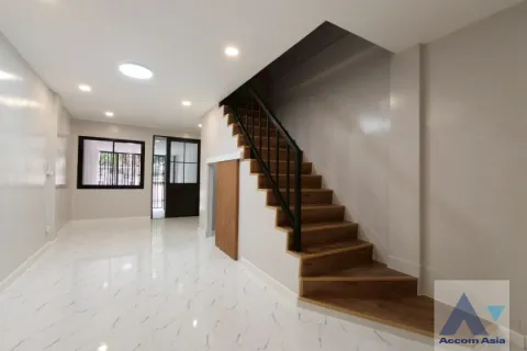Reihenhaus in Watthana, Bangkok, Thailand 3 Schlafzimmer № 216068 - Foto 3