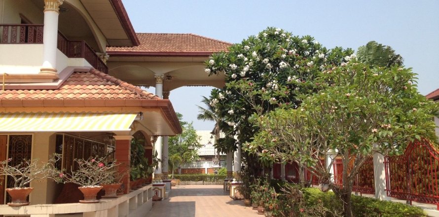 Maison à San Sai, Thaïlande 4 chambres № 163325