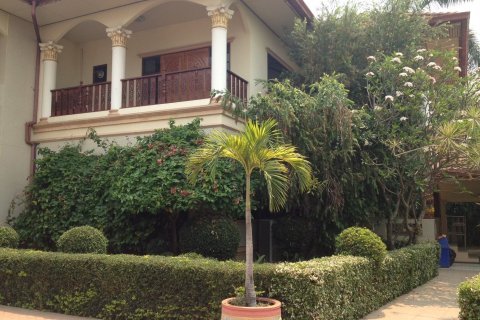 Maison à San Sai, Thaïlande 4 chambres № 163325 - photo 15