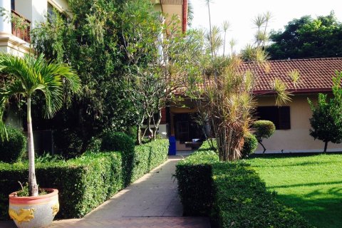 Maison à San Sai, Thaïlande 4 chambres № 163325 - photo 6