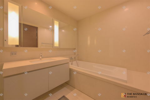 Condo in Bangkok, Thailand, 2 bedrooms  № 220627 - photo 4