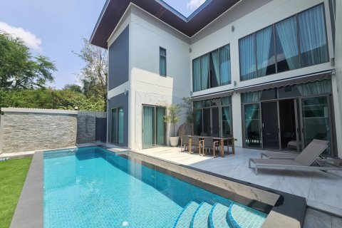 House in Pattaya, Thailand 5 bedrooms № 155704 - photo 1
