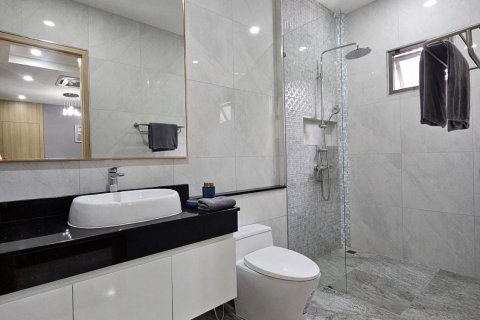 House in Pattaya, Thailand 5 bedrooms № 155704 - photo 30