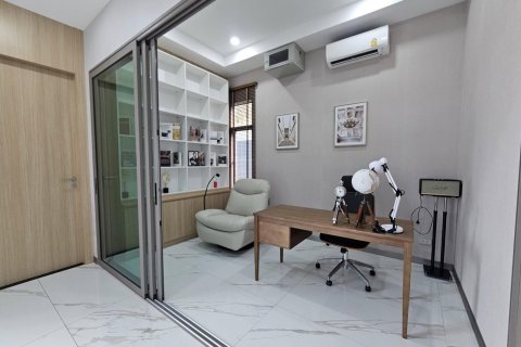 House in Pattaya, Thailand 5 bedrooms № 155704 - photo 12