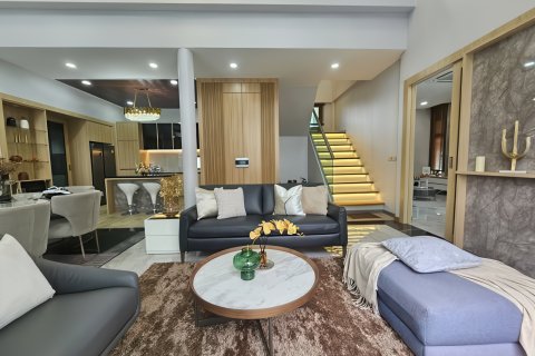 House in Pattaya, Thailand 5 bedrooms № 155704 - photo 3