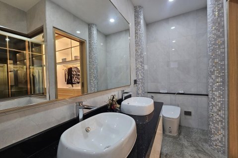 House in Pattaya, Thailand 5 bedrooms № 155704 - photo 20