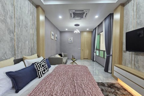 House in Pattaya, Thailand 5 bedrooms № 155704 - photo 24