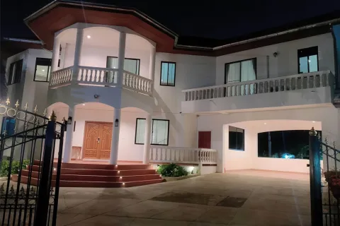 Villa in Pattaya, Thailand 4 bedrooms № 155703 - photo 1