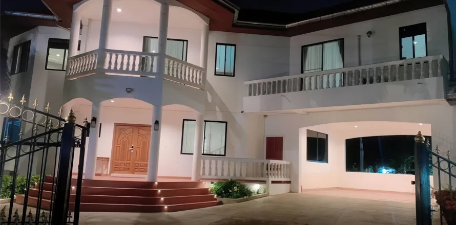 Villa in Pattaya, Thailand 4 bedrooms № 155703