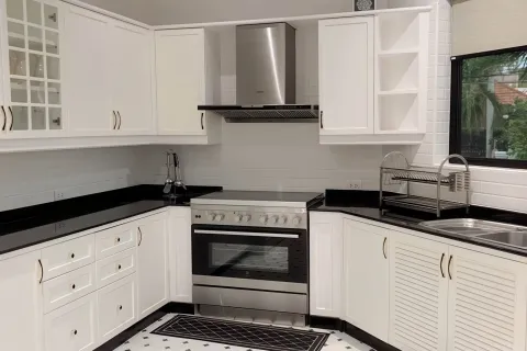 Villa in Pattaya, Thailand 4 bedrooms № 155703 - photo 9