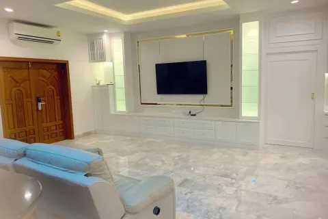 Villa in Pattaya, Thailand 4 bedrooms № 155703 - photo 5