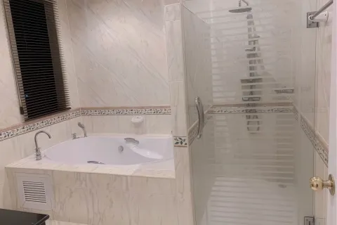 Villa in Pattaya, Thailand 4 bedrooms № 155703 - photo 14