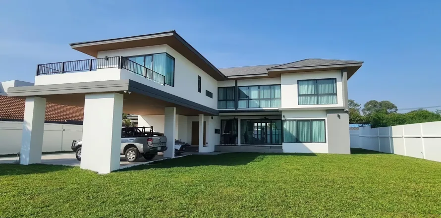 House in Pattaya, Thailand 4 bedrooms № 155707