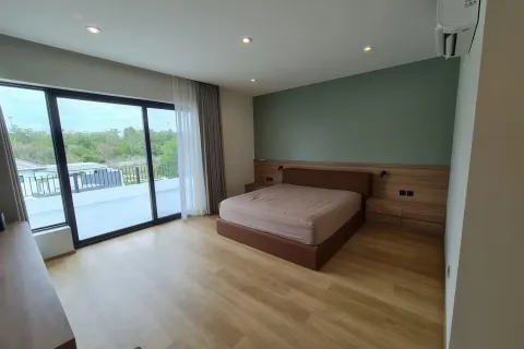 House in Pattaya, Thailand 4 bedrooms № 155707 - photo 16