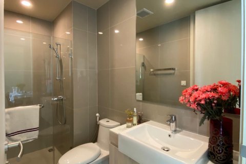 Condo in Bangkok, Thailand, 2 bedrooms  № 143718 - photo 14