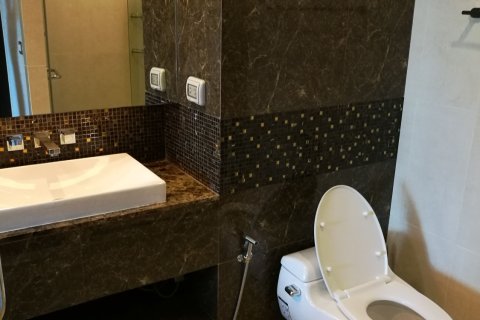 Studio dans le Condo à Watthana, Bangkok, Thaïlande  № 173493 - photo 13