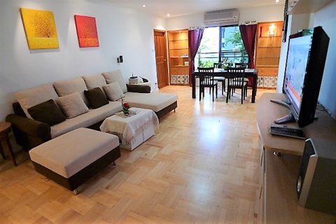 Condo in Bangkok, Thailand, 2 bedrooms  № 143830 - photo 1