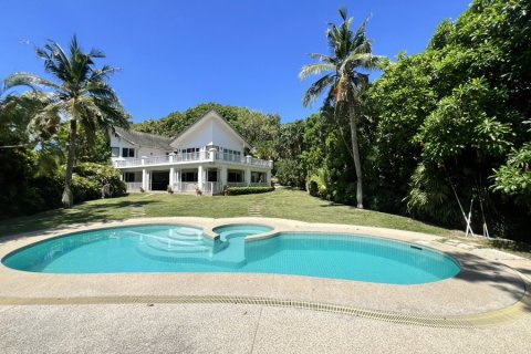 House in Hua Hin, Thailand 7 bedrooms № 194716 - photo 2