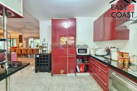 Casa de 3 dormitorios en Pattaya, Tailandia № 213604 - foto 17