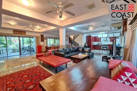 Casa de 3 dormitorios en Pattaya, Tailandia № 213604 - foto 7