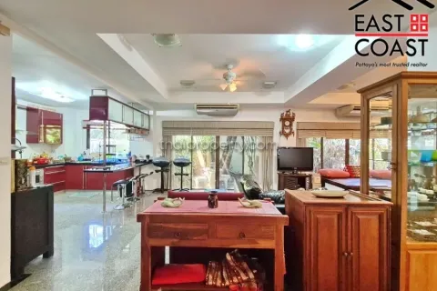 Casa de 3 dormitorios en Pattaya, Tailandia № 213604 - foto 14
