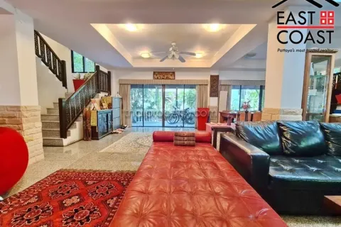Casa de 3 dormitorios en Pattaya, Tailandia № 213604 - foto 9