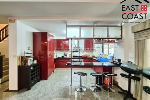 Casa de 3 dormitorios en Pattaya, Tailandia № 213604 - foto 15