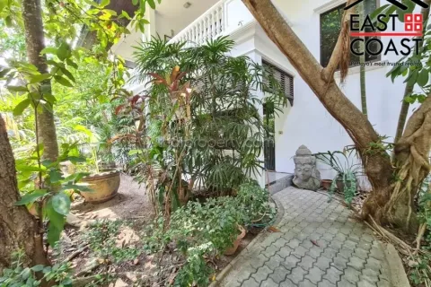 Casa de 3 dormitorios en Pattaya, Tailandia № 213604 - foto 2