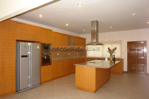 Casa de 7 dormitorios en Pattaya, Tailandia № 213603 - foto 13