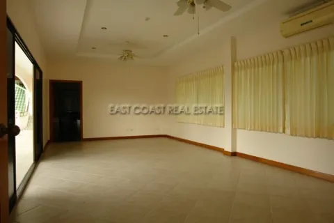 Casa de 7 dormitorios en Pattaya, Tailandia № 213603 - foto 3