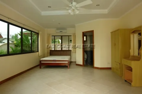 Casa de 7 dormitorios en Pattaya, Tailandia № 213603 - foto 4