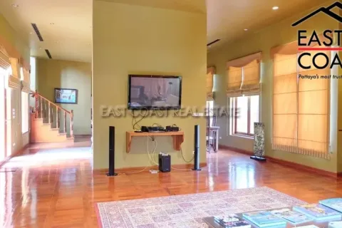Casa de 4 dormitorios en Pattaya, Tailandia № 213602 - foto 17