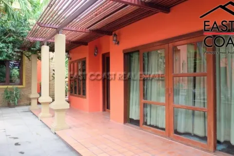 Casa de 4 dormitorios en Pattaya, Tailandia № 213602 - foto 6