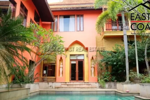 Casa de 4 dormitorios en Pattaya, Tailandia № 213602 - foto 4