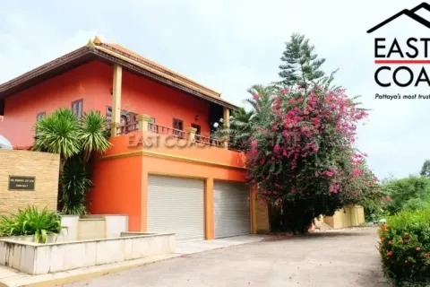 Casa de 4 dormitorios en Pattaya, Tailandia № 213602 - foto 2