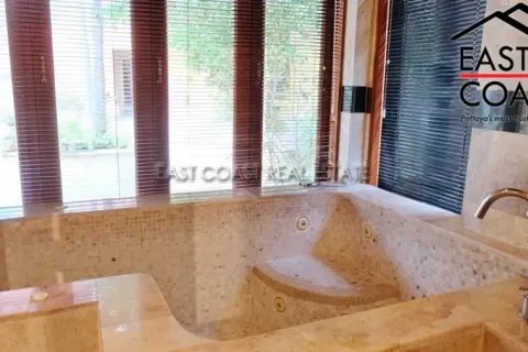 Casa de 4 dormitorios en Pattaya, Tailandia № 213602 - foto 12