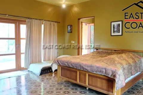 Casa de 4 dormitorios en Pattaya, Tailandia № 213602 - foto 9