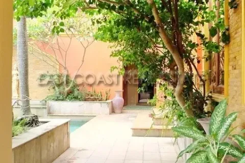 Casa de 4 dormitorios en Pattaya, Tailandia № 213602 - foto 14
