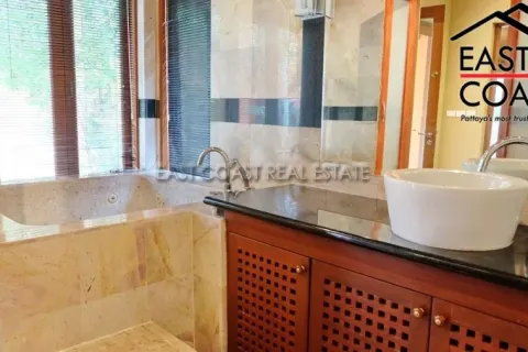 Casa de 4 dormitorios en Pattaya, Tailandia № 213602 - foto 11