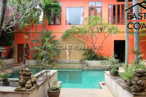 Casa de 4 dormitorios en Pattaya, Tailandia № 213602 - foto 7