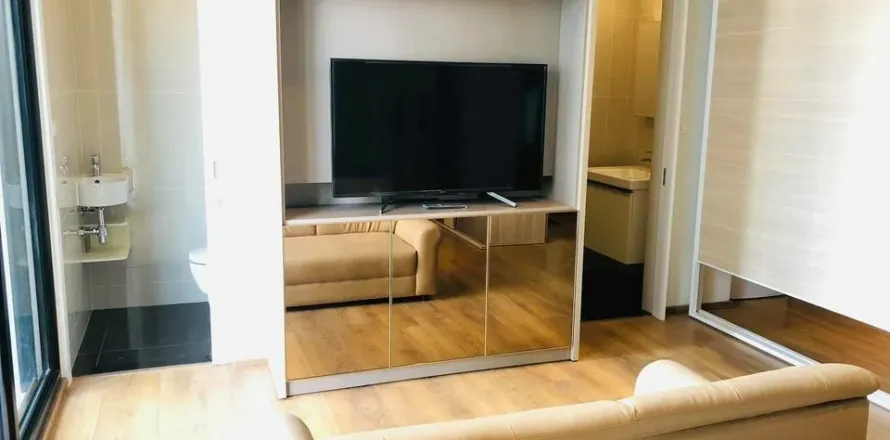 Studio in the Condo in Khlong Toei, Bangkok, Thailand № 157067